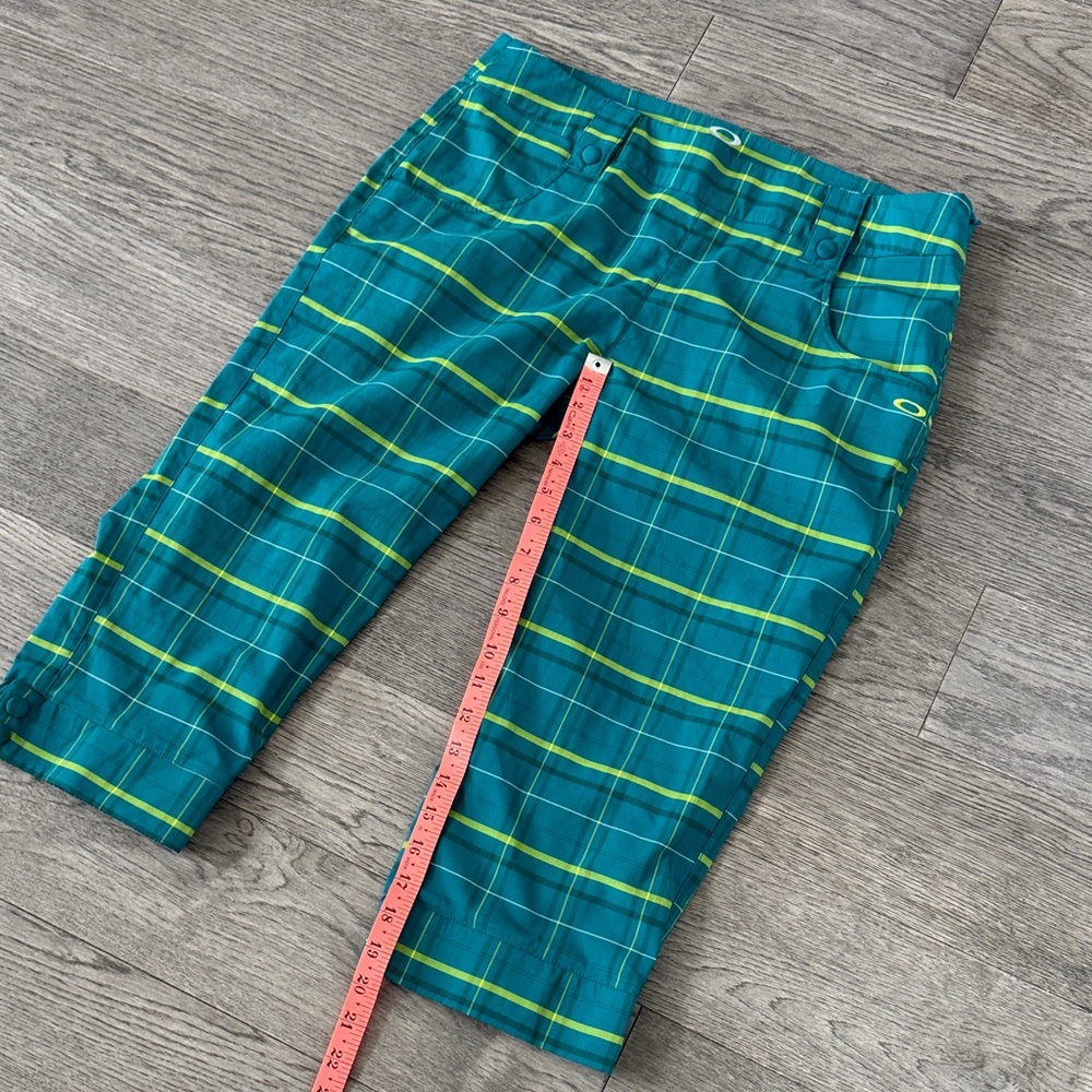 🌼OAKLEY🌼 Golf Palm Plaid Capri Pants, Size 12 - Picture 5 of 9
